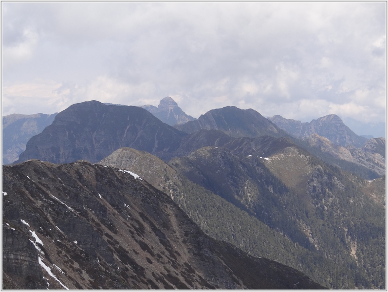 2012-03-06 12-00-17雪山北望聖稜線.JPG